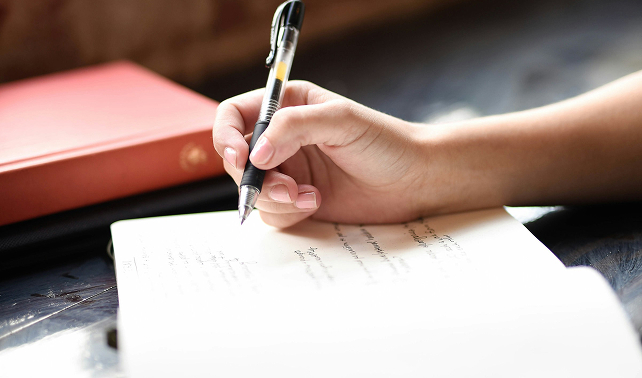 hannah-olinger-8eSrC43qdro-unsplash 1